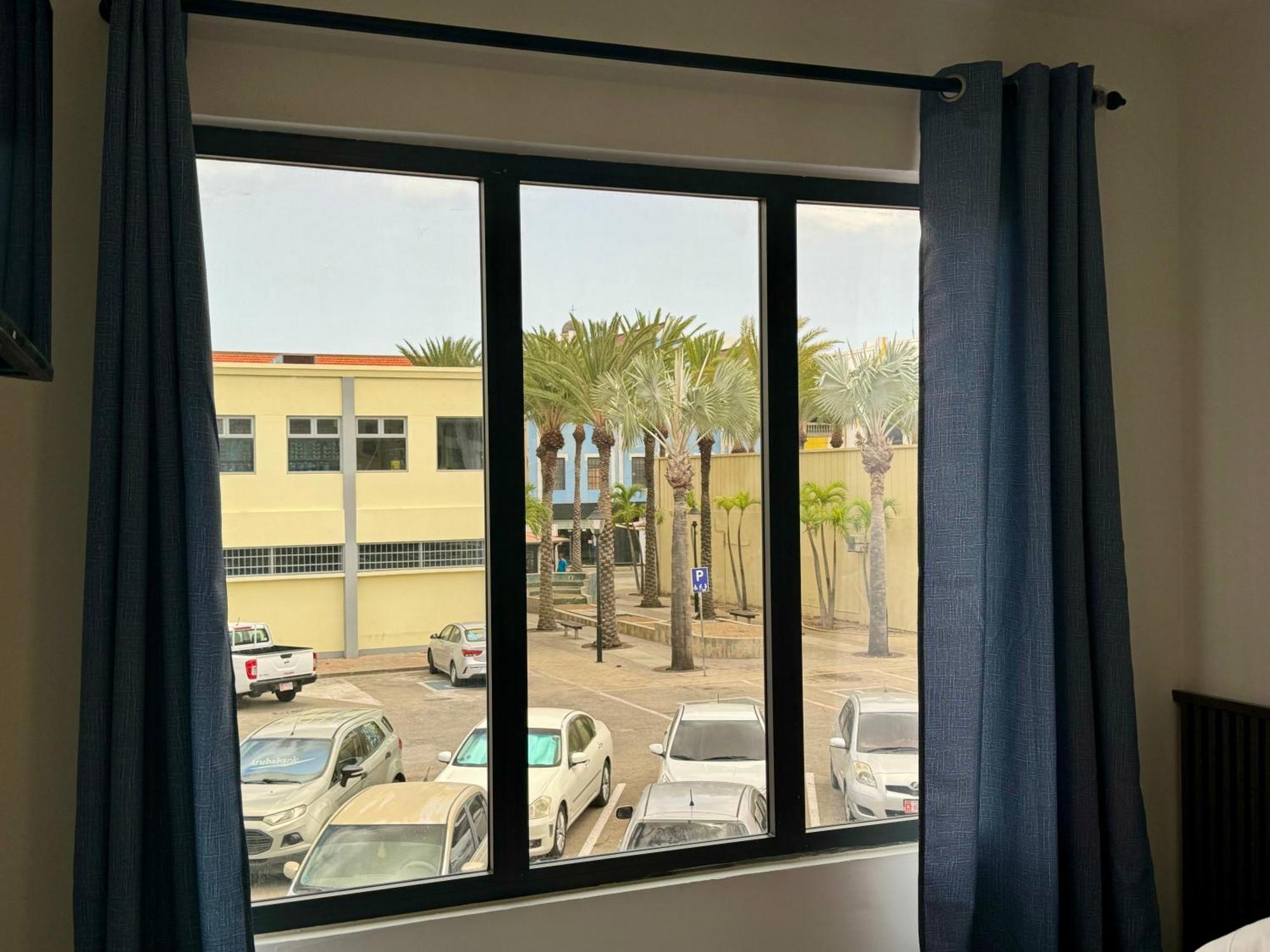 Central Boutique Hotel Oranjestad Exteriör bild