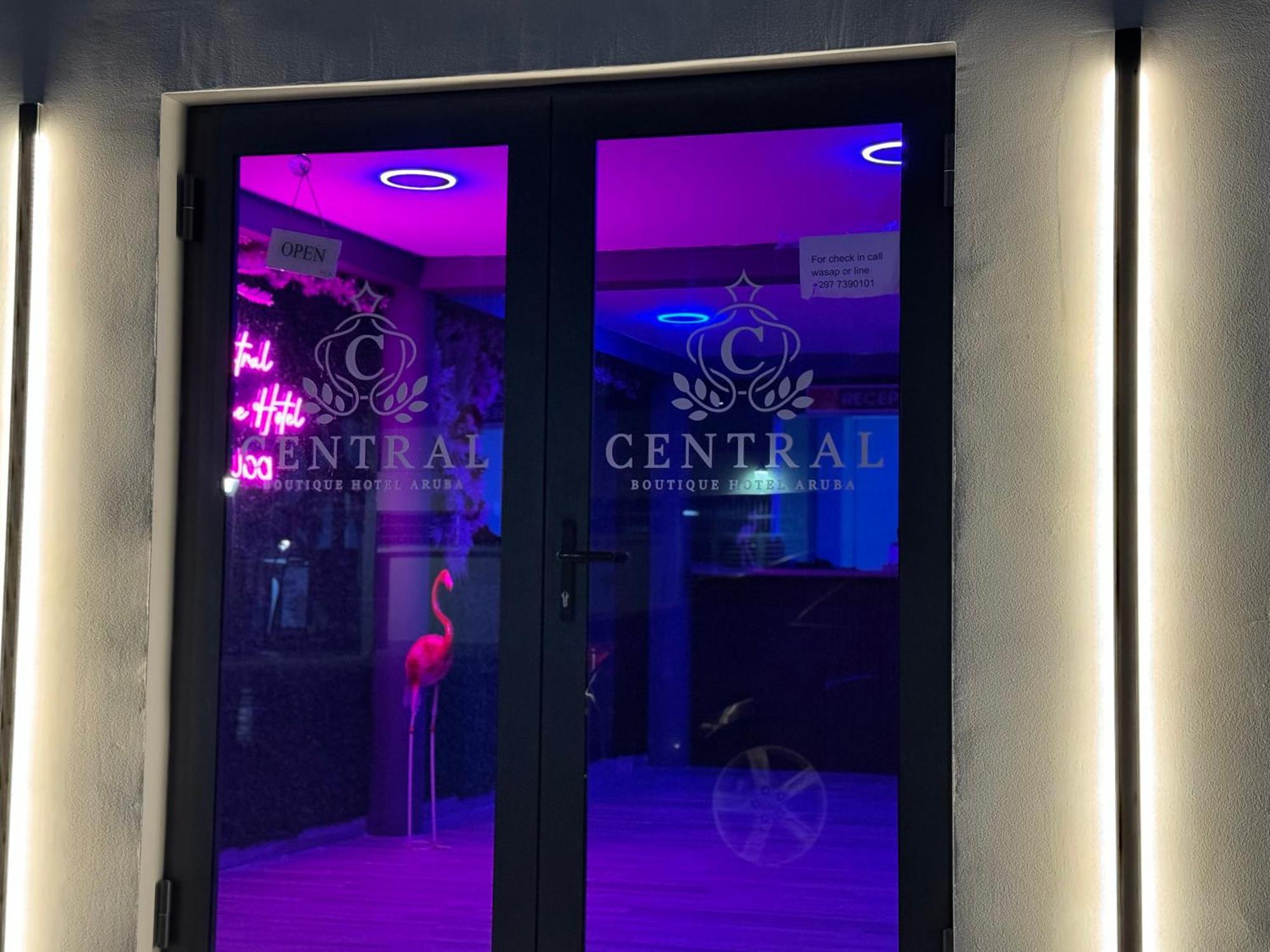 Central Boutique Hotel Oranjestad Exteriör bild
