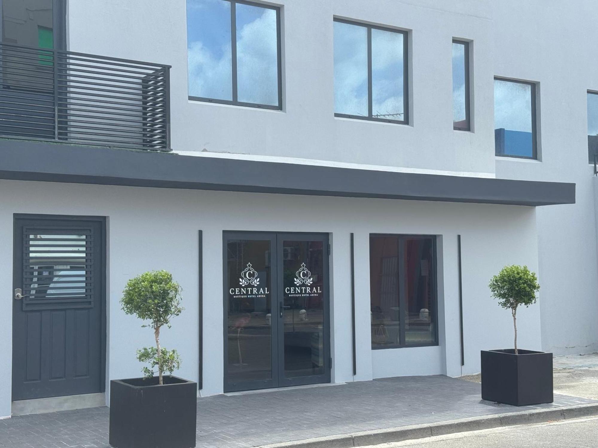Central Boutique Hotel Oranjestad Exteriör bild