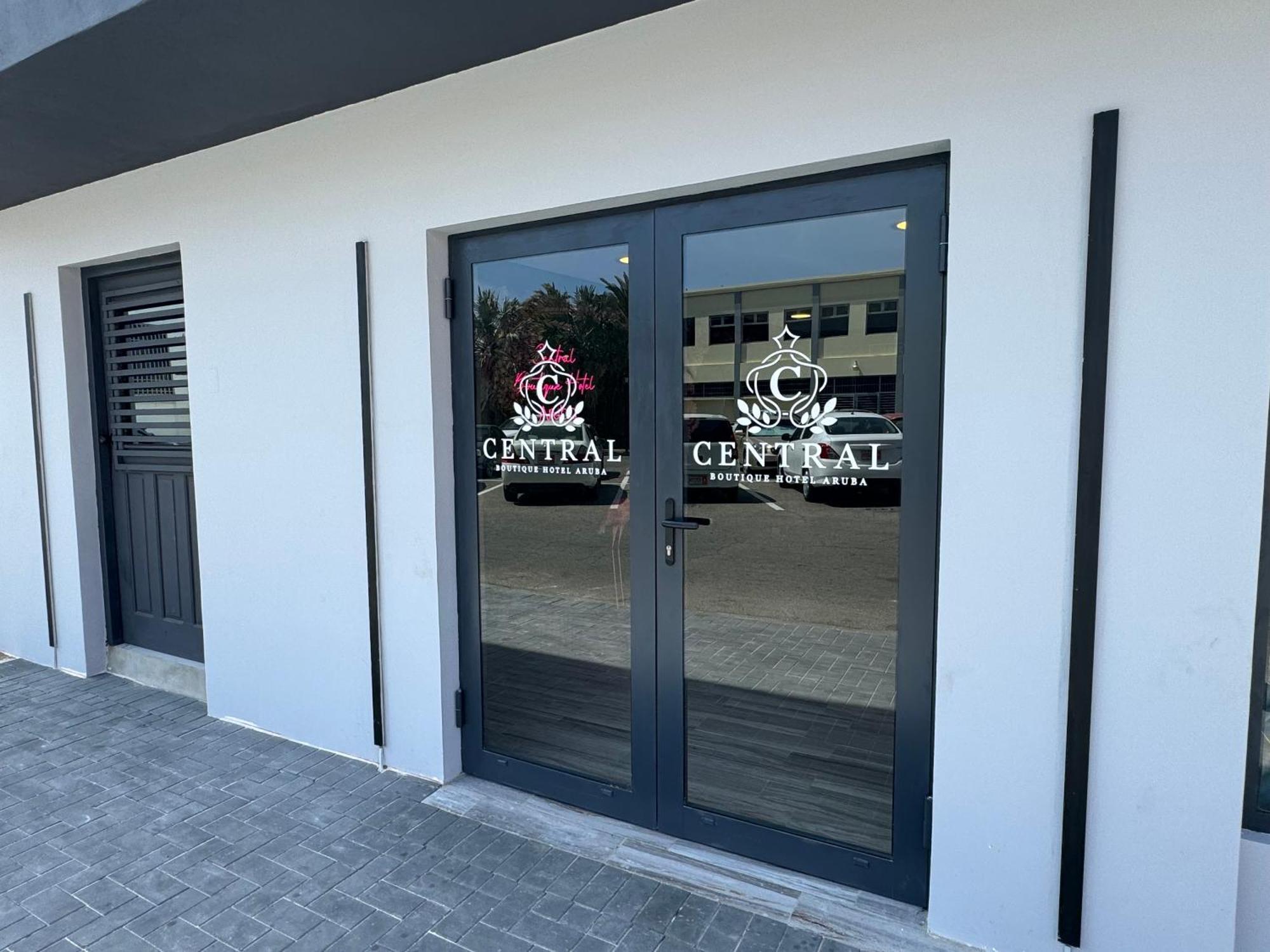 Central Boutique Hotel Oranjestad Exteriör bild
