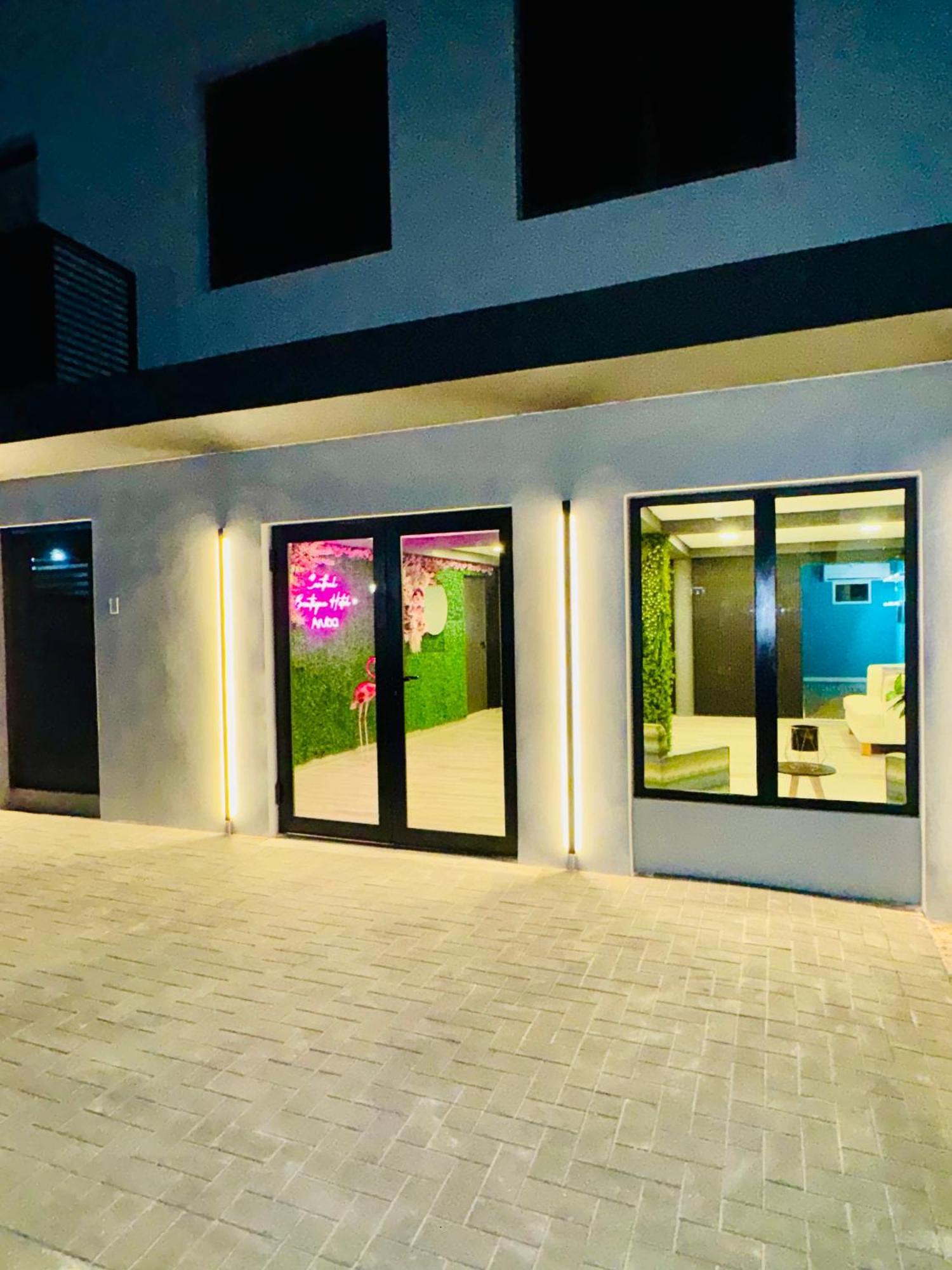 Central Boutique Hotel Oranjestad Exteriör bild